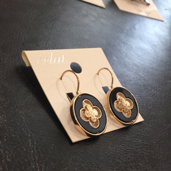 Black and Gold Clover Earrings - Picture 3 of 6